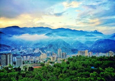 这个鲜花烂漫的仙境小城!全国都羡慕!