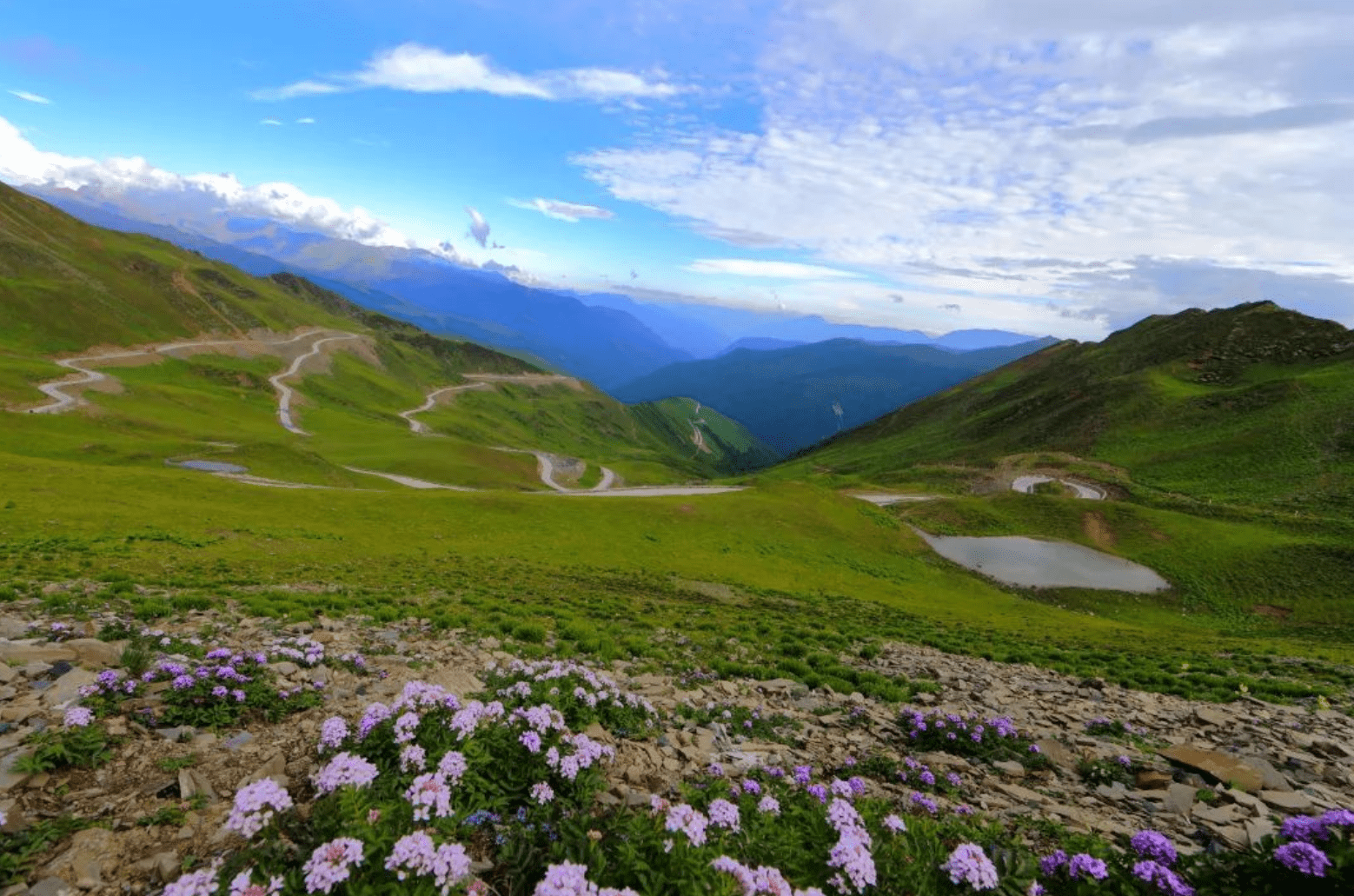 格萨拉生态旅游区的主要景点